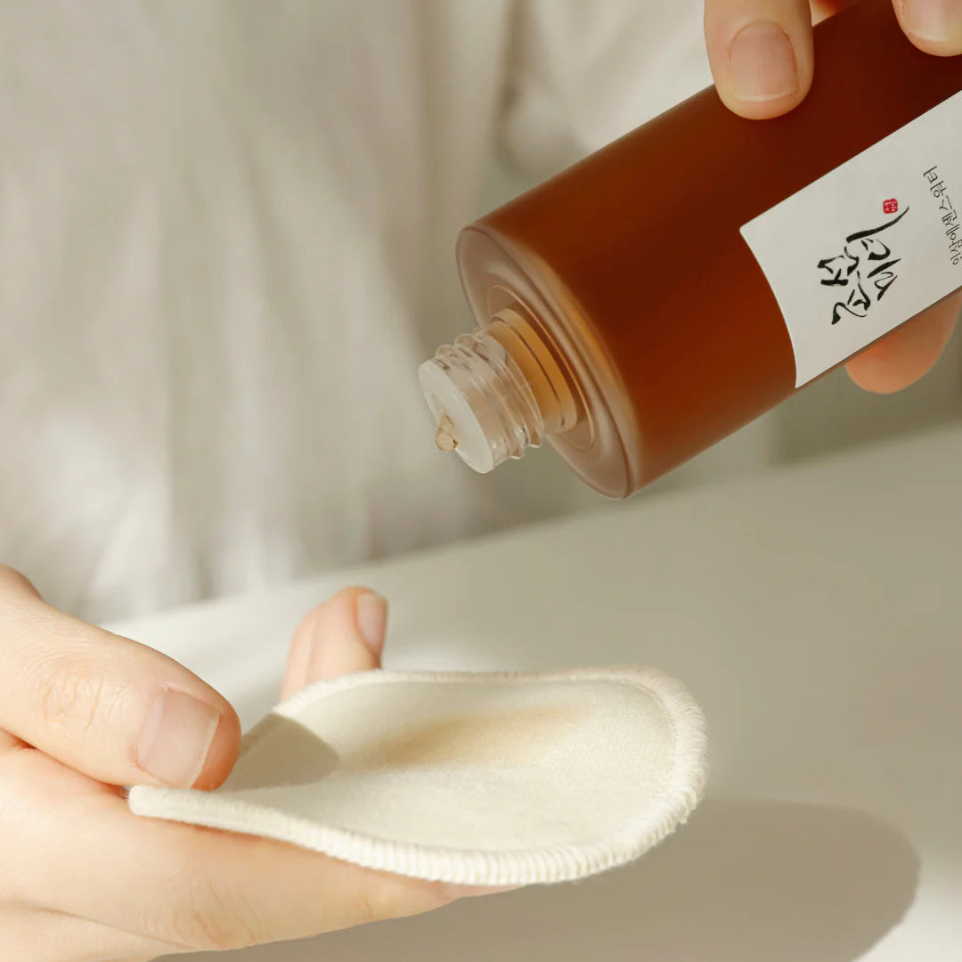 Beauty of Joseon Ginseng Essence Water – Fugtende og nærende ansigtsessens med ginseng-ekstrakt, designet til at revitalisere og genopfriske huden. 150 ml flaske