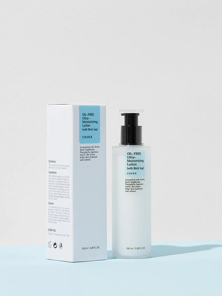 COSRX Oil Free Ultra Moisturizing Lotion moisturizer med boksen på en blå bord