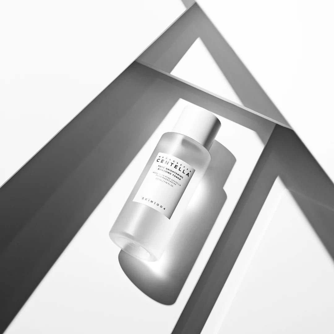 SKIN1004 Tone Brightening Boosting Toner – Opfriskende toner, der lysner og udjævner hudtonen. 210 ml.