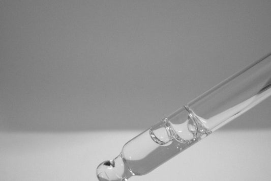 Pipette med klar syretoner – AHA, BHA og PHA i hudpleje