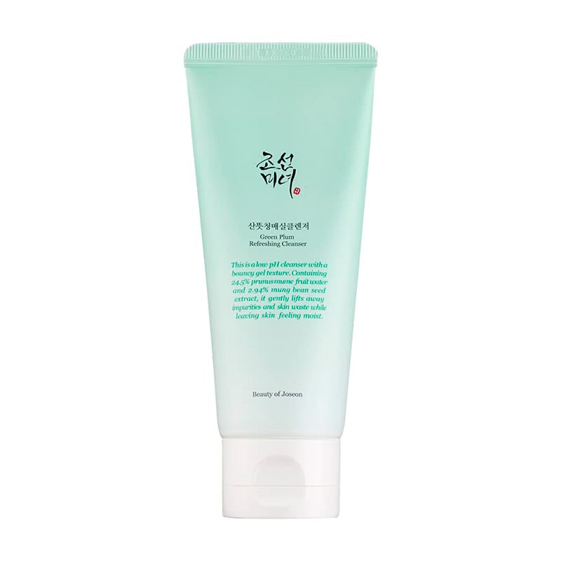 Beauty of Joseon Green Plum Refreshing Cleanser med en hvis baggrund 