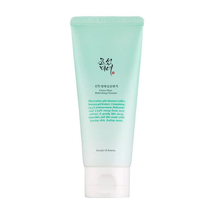 Beauty of Joseon Green Plum Refreshing Cleanser med en hvis baggrund 