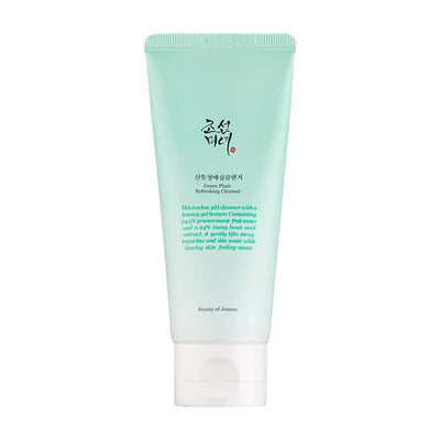 Beauty of Joseon Green Plum Refreshing Cleanser med en hvis baggrund 