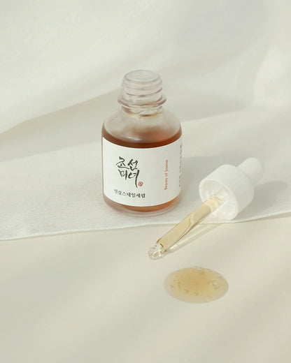 Beauty of Joseon Revive Serum Ginseng Snail Mucin hvor selve væsken kan ses 