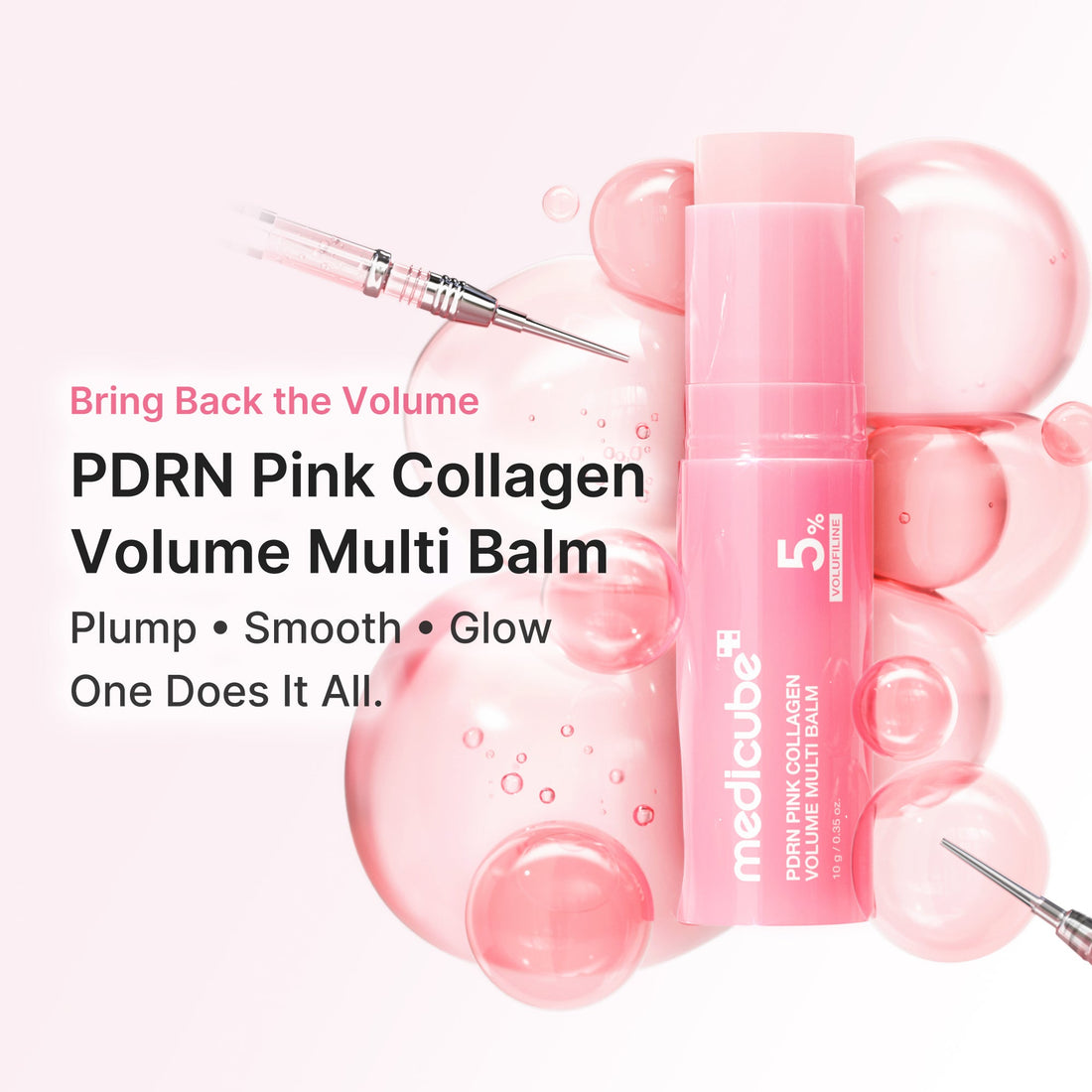 Medicube PDRN Pink Collagen Volume Multi Balm – produktnavn og stiften i dekorativ opstilling