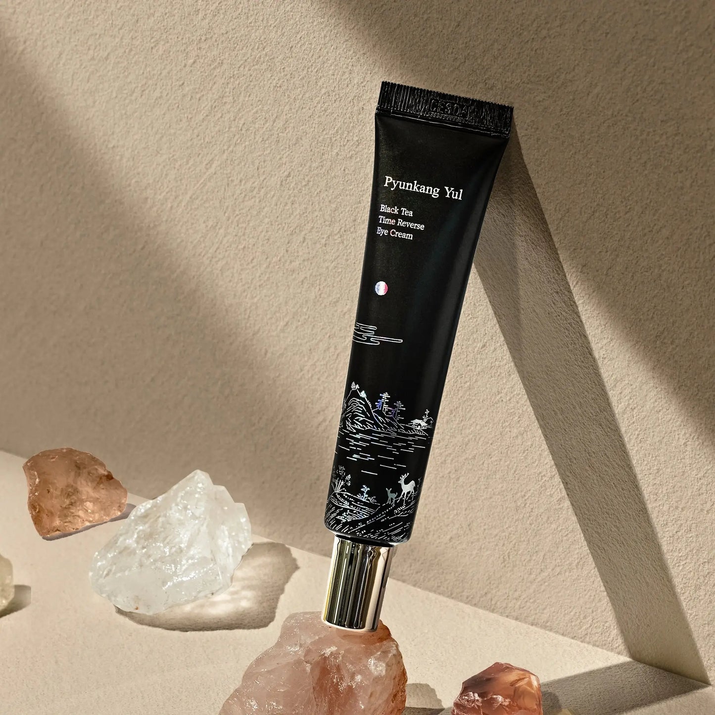 Pyunkang Yul Black Tea Time Reverse Eye Cream – Nærende øjencreme med sort te-ekstrakt, der reducerer fine linjer og forbedrer hudens elasticitet. 25 ml