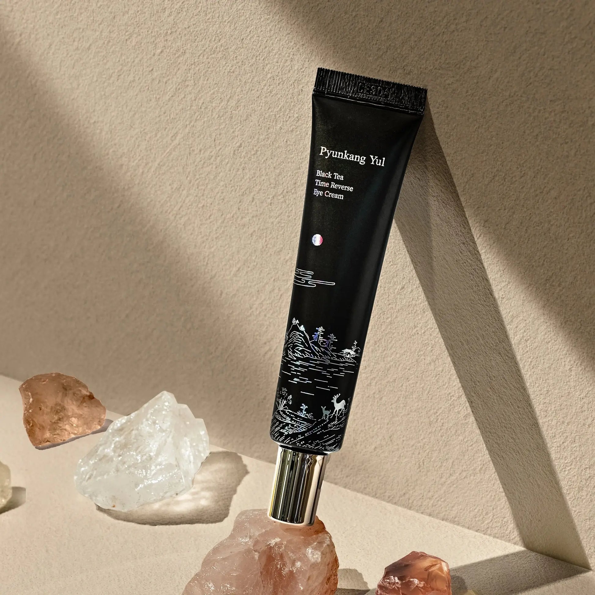 Pyunkang Yul Black Tea Time Reverse Eye Cream – Nærende øjencreme med sort te-ekstrakt, der reducerer fine linjer og forbedrer hudens elasticitet. 25 ml