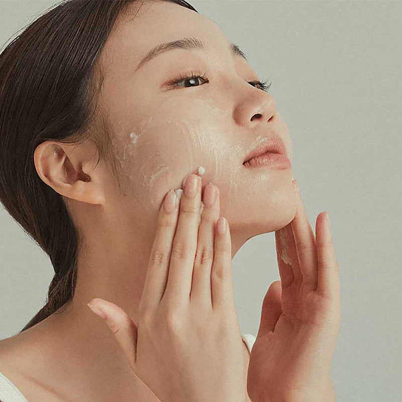 Beauty Of Joseon – Radiance Cleansing Balm kvinde i brug