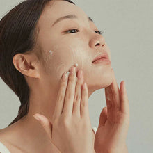 Beauty Of Joseon – Radiance Cleansing Balm kvinde i brug